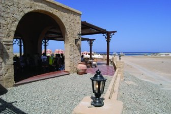 Marsa Nakari - buitenkant Restaurant
